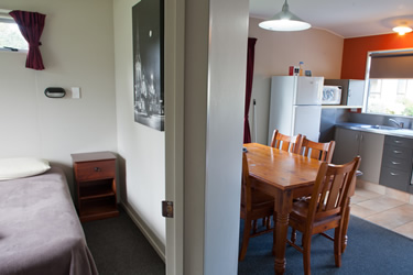 Take a virtual tour through one of our deluxe ensuite holiday units. 
